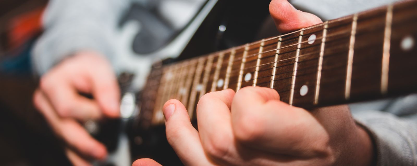 Corsi di musica per adulti: pianoforte, tastiera e chitarra